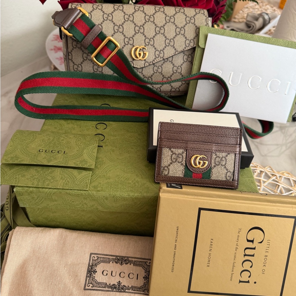 Gucci GG Supreme Set with Green and Red Accents , bundle with card holder